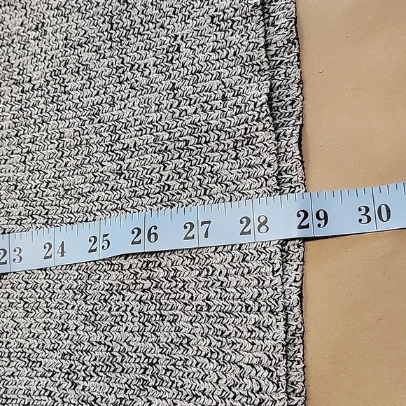 Design Lab Lord and Taylor Size M, Cold Shoulder Marled Black & Gray Sweater - Picture 8 of 11